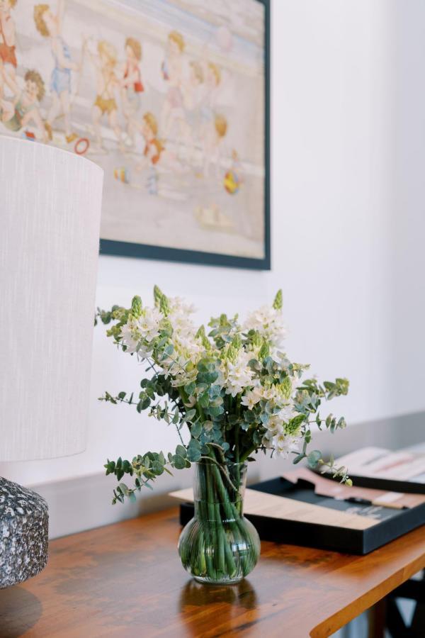 Suite,1257140011:JPEG